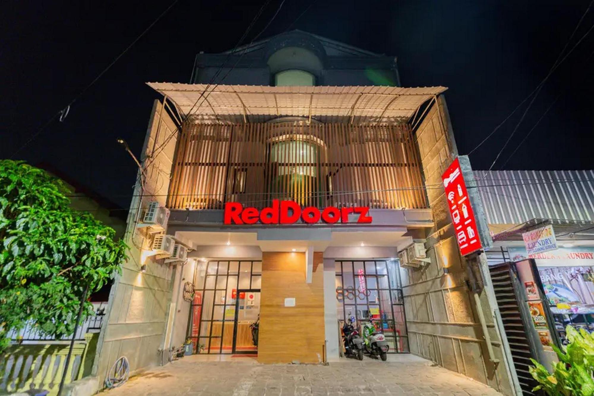 Reddoorz @ Manukan Сурабая Экстерьер фото
